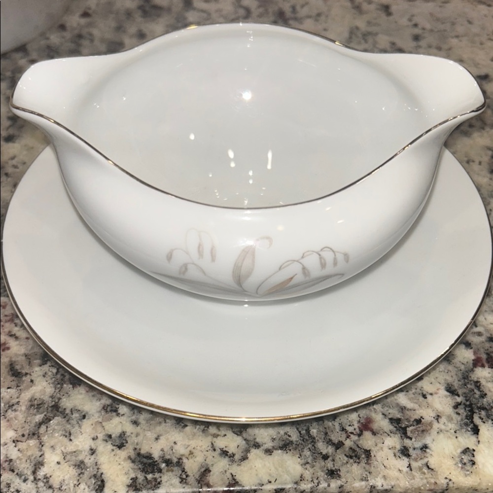 White Ceramic Gravy Boat Serveware for Dining